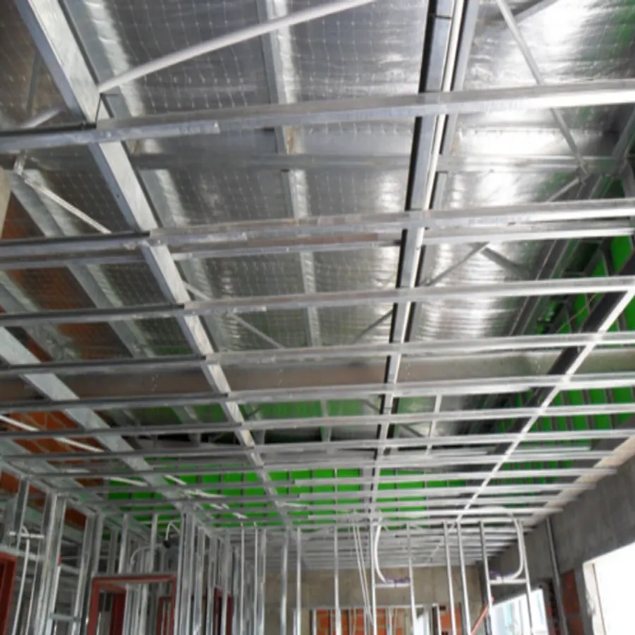Aislante termico lana de vidrio Fieltro Tensado Aluminio hidrorepelente 50mm x 1.20m x 16m x rollo 19.2m² — foto 3