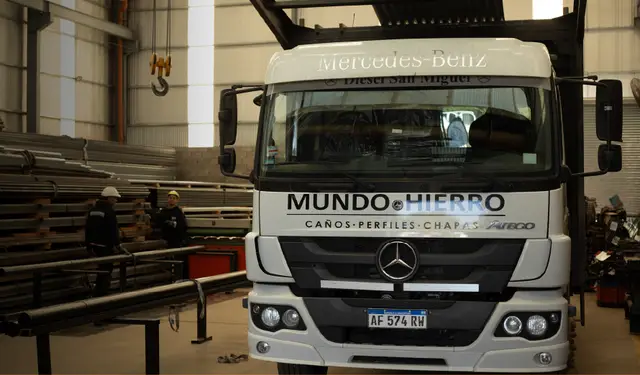 Camión de Mundo Hierro en nuestro depósito de Belén de Escobar